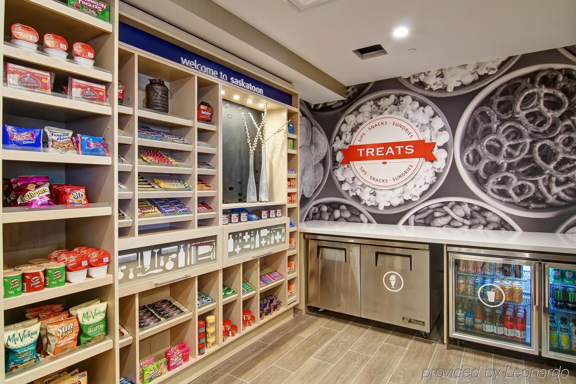 希尔顿萨斯卡通机场汉普顿套房酒店 外观 照片